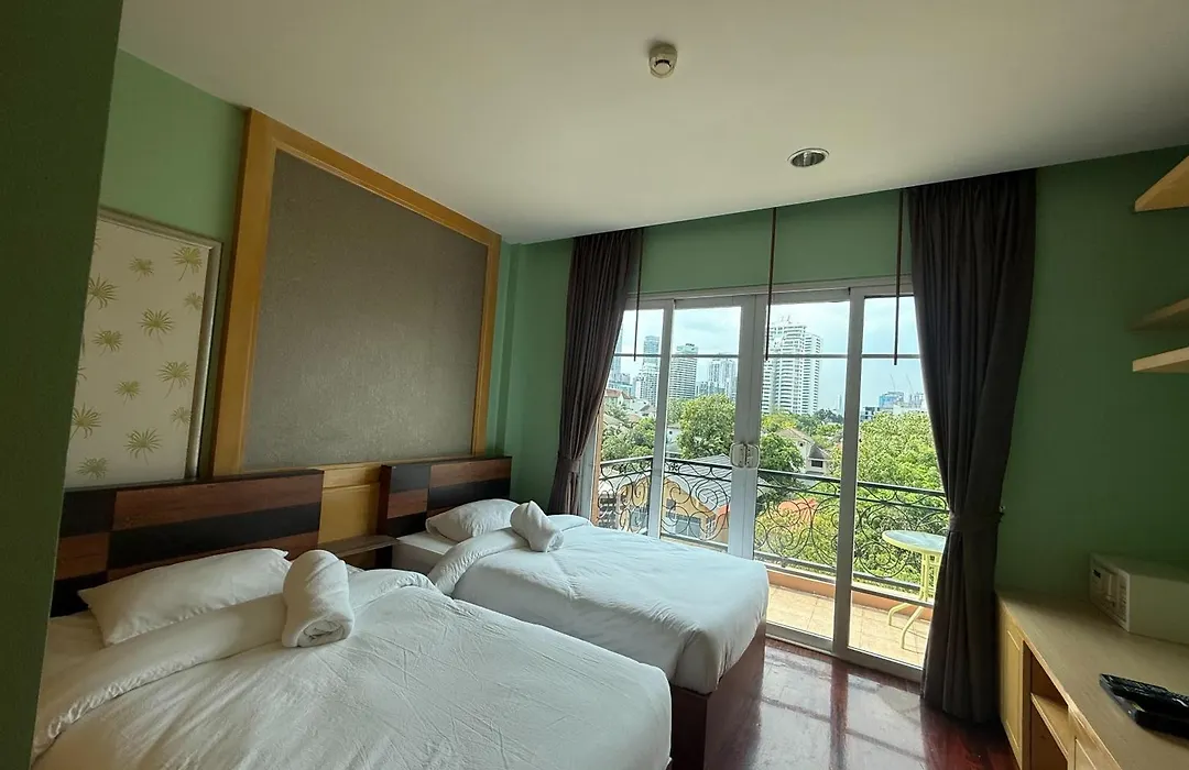 Greenview Ekkamai10 Suite-1